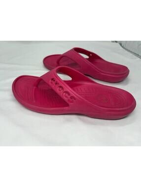Crocs Classic Womens Flip Flop Sandals Hot pink men’s Size 7 Women’s Size 9